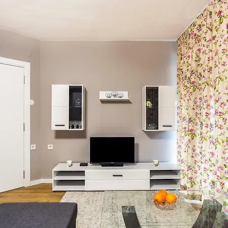 Luxury New Three Bedroom *